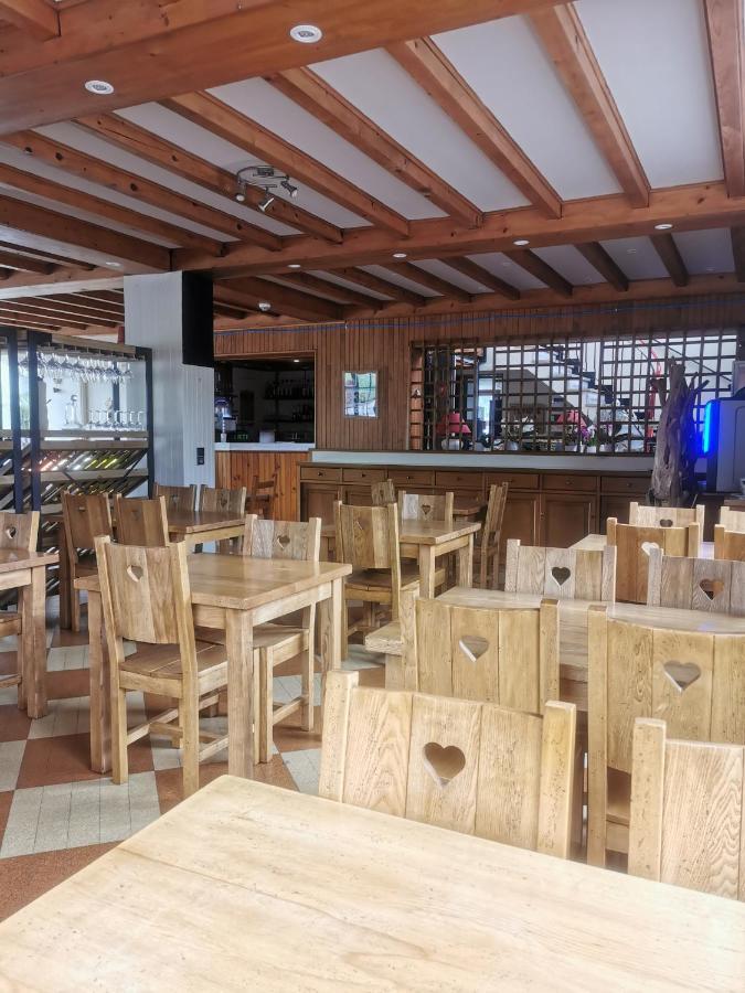 Hotel Au Feu De Bois 2*