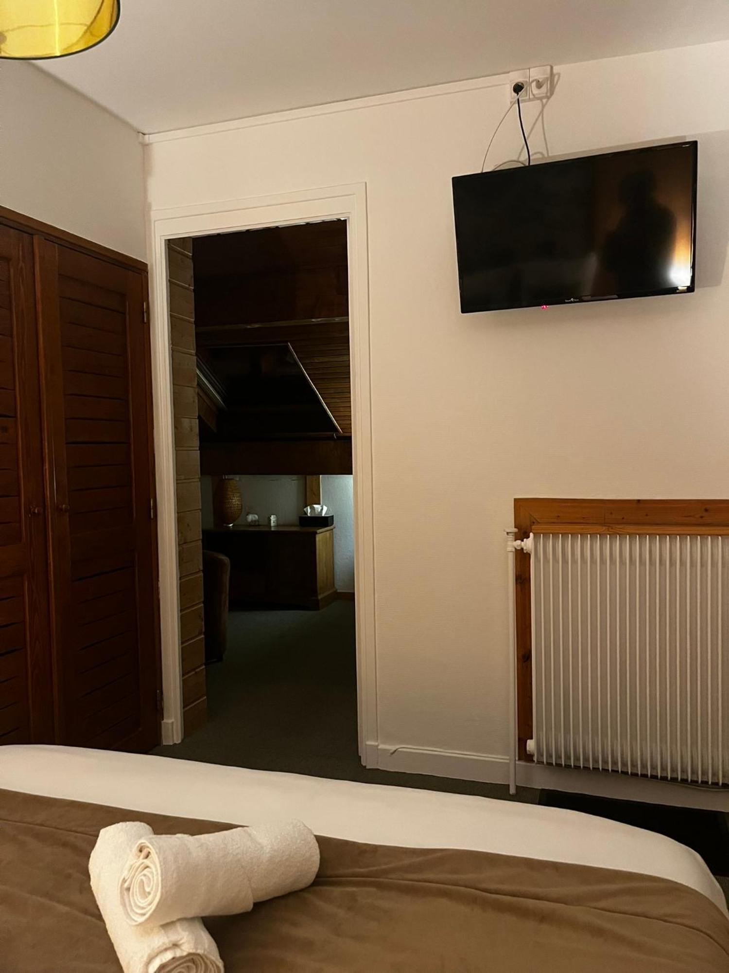 Au Feu De Bois Hotel 2*